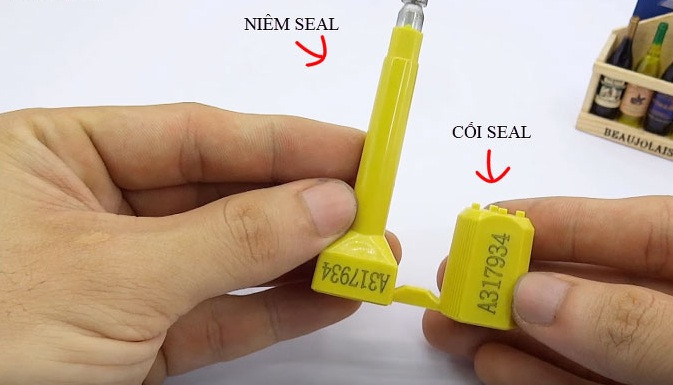 Phí Niêm Phong Chì (Seal Fee) Là Gì? Tìm Hiểu Chi Tiết Và Vai Trò Trong Ngành Phế Liệu